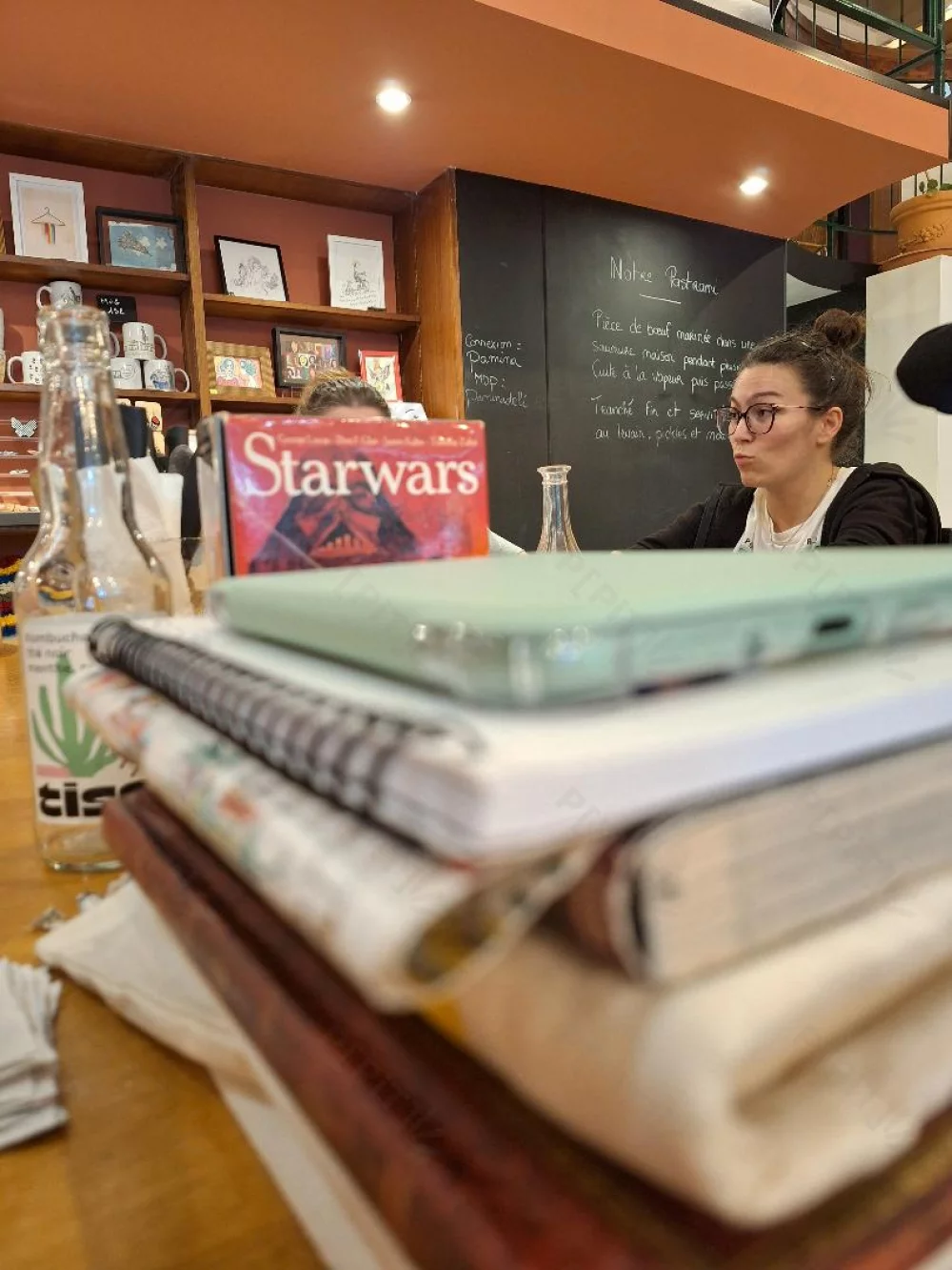 Membres du club de lecture Binocles & Chapitre chez Pamina Deli